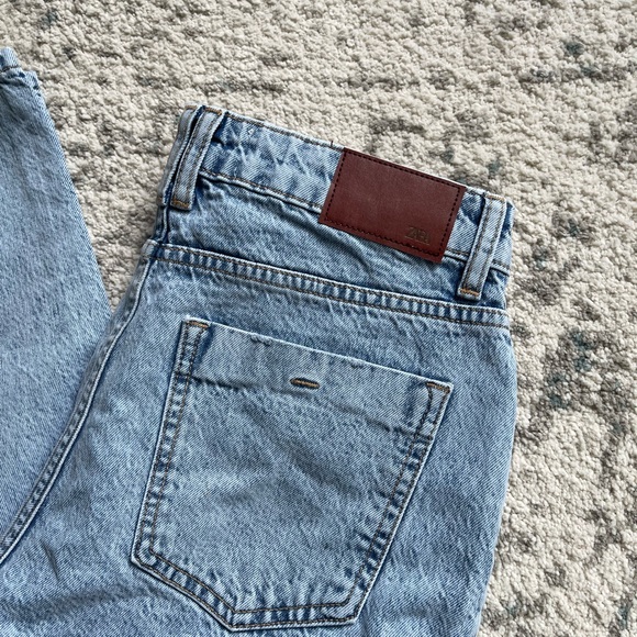 Zara Straight Fit Distressed Jeans - Picture 3 of 5